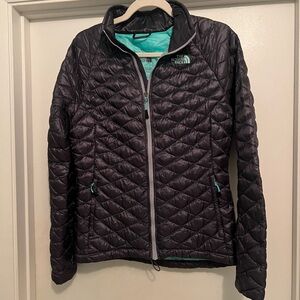 Women’s North Face thermoball jacket
